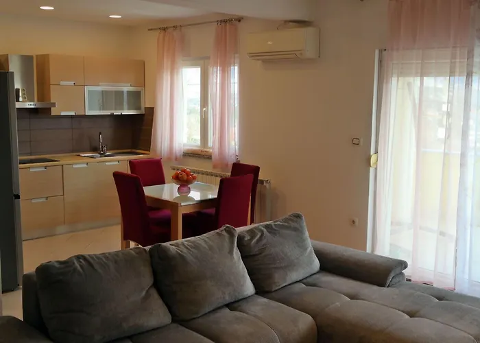 Sarah Mit Balkon By Interhome Apartment Čavle