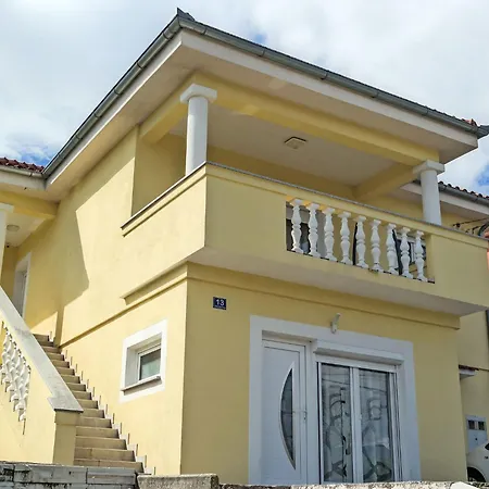 Sarah Mit Balkon By Interhome * Čavle